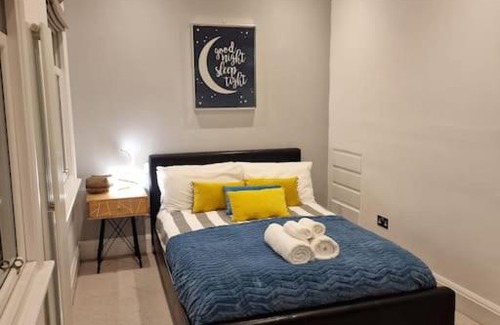 Brondesbury Park Apartment | Quintessentially 'London' flat