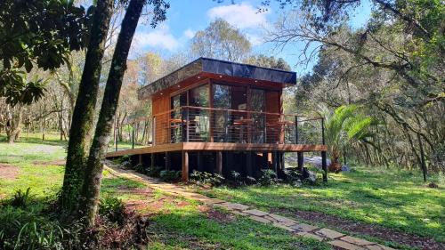 Lages Other | Quiosque de frente para um lago