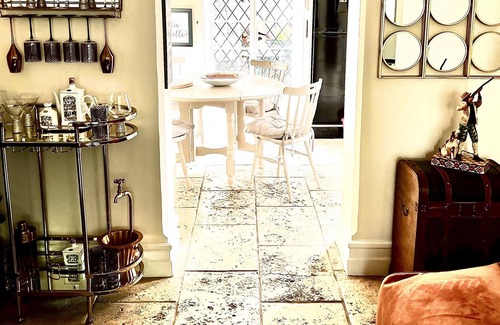 Bournemouth Cottage | Quirky 3 bedroom Lady Wimborne cottage