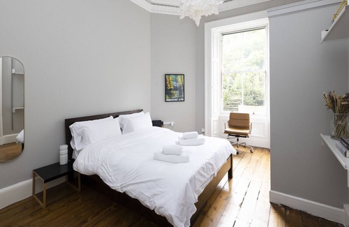 Stockbridge Apartment | Quirky apt by Stockbridge Market