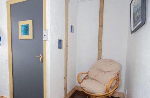 Youghal Apartment | Quirky Apt - Sleeps 6 - Coastal Area - Parking
