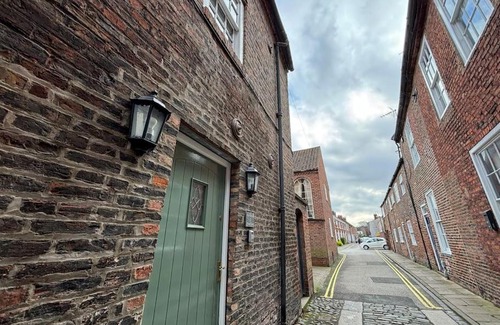 Beverley House | Quirky cottage in the historical town of Beverley