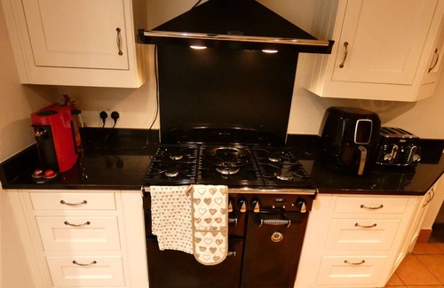 Idle Cottage | Quirky cottage with 3 bedrooms & a hot tub