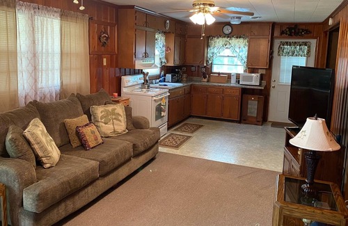 Summerton House | Quirky, cozy lake house!