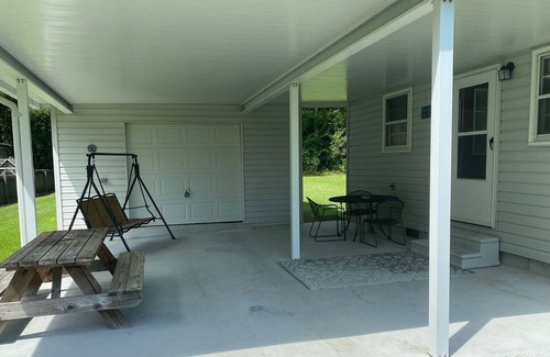 Summerton House | Quirky, cozy lake house!