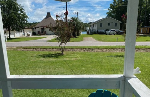 Summerton House | Quirky, cozy lake house!