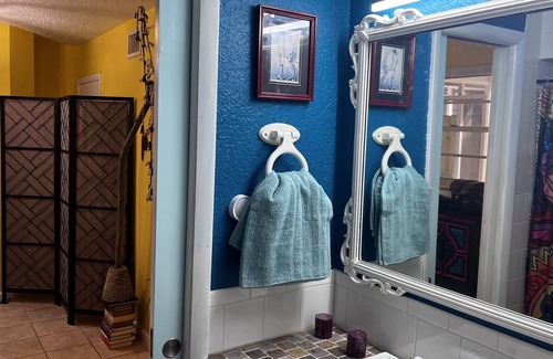 Mount Dora House | Quirky, Handmade, Embraces Creativity Nature. Minutes from Downtown Mount Dora.