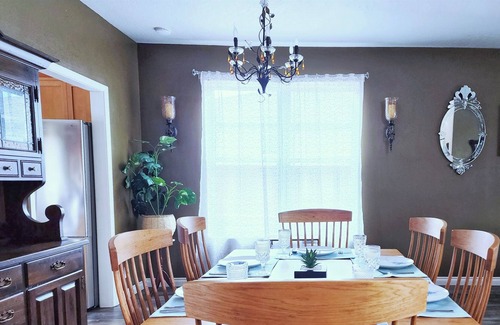 Bethel-Danebo House | Quirky Home! Family & Pet Friendly * Fast Wi-Fi * Free Parking