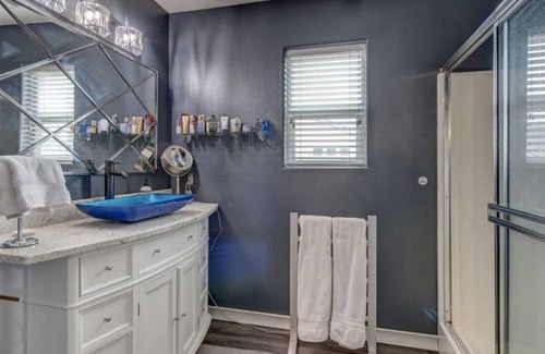 Bethel-Danebo House | Quirky Home! Family & Pet Friendly * Fast Wi-Fi * Free Parking