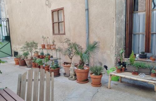 Badens House | Quirky property close to Carcassonne ideal for couples & cyclists & OFFERS