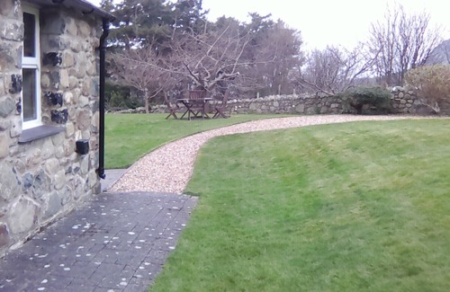 Llanfairfechan Cottage | Quite country cottage. In easy reach of Town and beach.