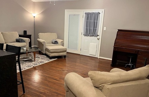 Knoxville House | Quite cul-da-sac home with amazing master!