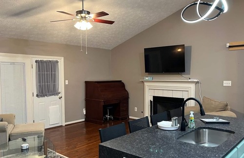 Knoxville House | Quite cul-da-sac home with amazing master!