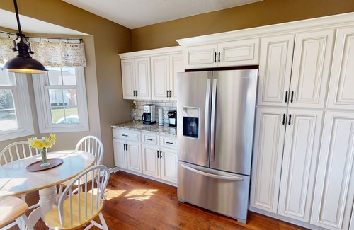 Hendron House | Quite neighborhood close to golf course