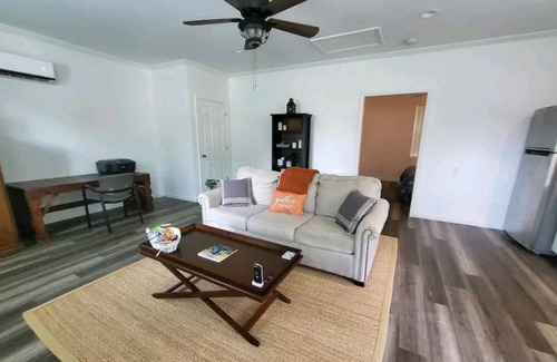 Fountain Inn Apartment | Quite studio down town fountain inn. 4 miles from Heritage Park Ampatheater!