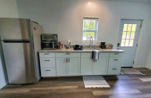 Fountain Inn Apartment | Quite studio down town fountain inn. 4 miles from Heritage Park Ampatheater!