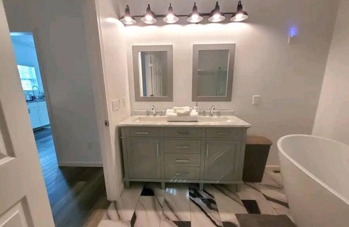 Fountain Inn Apartment | Quite studio down town fountain inn. 4 miles from Heritage Park Ampatheater!