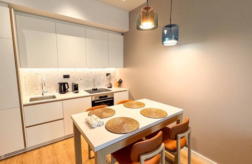 Tomicici Condo | Qumi Porto Suites
