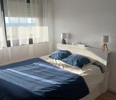 Saint-Gilles-Croix-de-Vie Apartment | Résidence La Garenne à La Grande Plage, vue mer, piscine et parking privé, 6 personnes