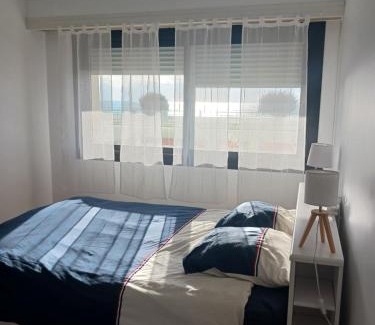 Saint-Gilles-Croix-de-Vie Apartment | Résidence La Garenne à La Grande Plage, vue mer, piscine et parking privé, 6 personnes