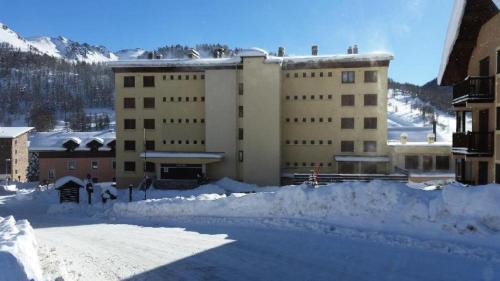 Montgenevre Apartment | Résidence Alpet I - Petit prix au coeur village! Parking, balcon sud MAE-9184