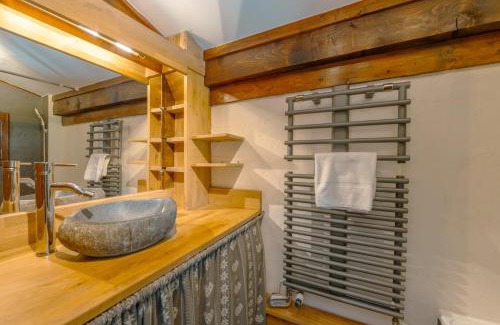 Chamonix-Mont-Blanc Apartment | Résidence Améthystes B13 Ski In/Ski Out - Happy Rentals