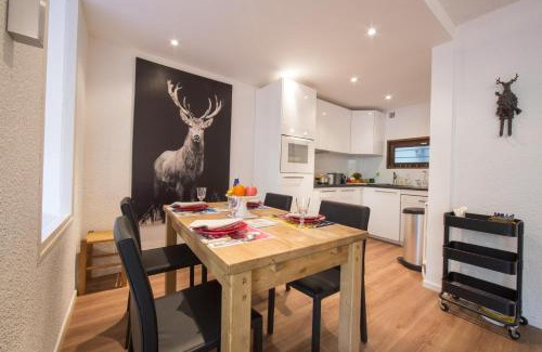 Chamonix-Mont-Blanc Apartment | Résidence Androsace 42 Happy Rentals