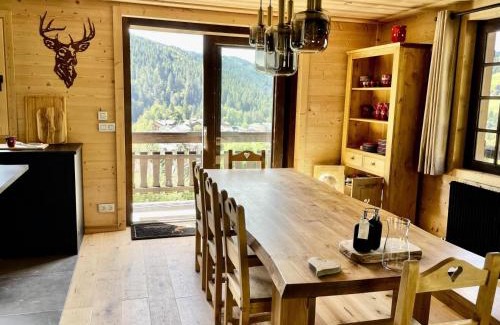 Flumet Ski Chalet | Résidence Chez Simone - Chalet Simone avec vue sur un village typique du Val d'Arly MAE-6374