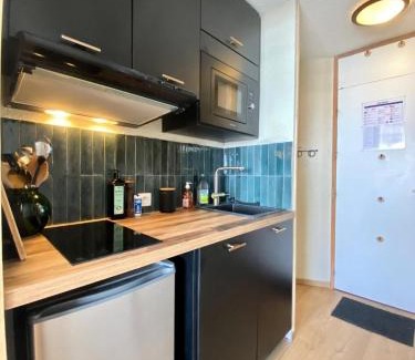 Val-Thorens Apartment | Résidence Cuzco - Charmant studio cabine de 4 personnes à VAL THORENS, skis au pied, avec balcon et belle vue montagne (sud) MAE-5544