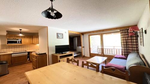 Puy-Saint-Vincent Apartment | Résidence Dame Blanche - DBA329 - APPT 1 CHAMBRE + CABINE - BALCON - 6 PERSONNES - Secteur 1800 MAE-7974