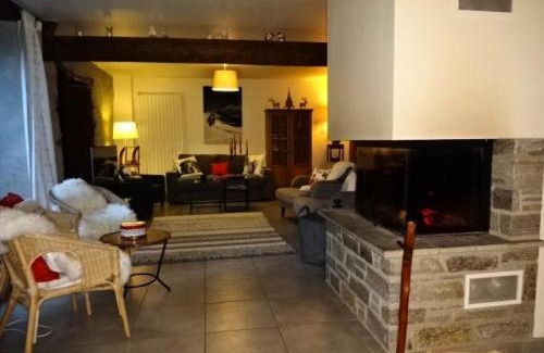 Guchen Villa | Résidence Maison Mitoyenne - Maison 10 personnes village de GUCHEN MAE-9594