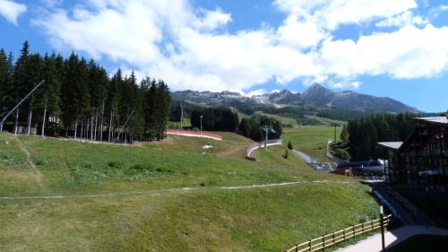 Arc-1800 Apartment | Résidence Tournavelles - Appartement 4 pièces 8 personnes avec vue sur les pistes, skis aux pieds et proche des commerces dans le village des Villards à MAE-2008