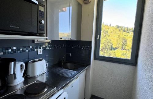 Belle Plagne Apartment | Résidence Turquoise - Appartement fonctionnel · Skis aux pieds · Balcon · Vue pistes MAE-3689