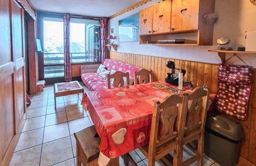 Les Menuires Apartment | Résidence Villaret - Grand studio 4 personnes aux pieds des pistes, vue montagne. MAE-8891