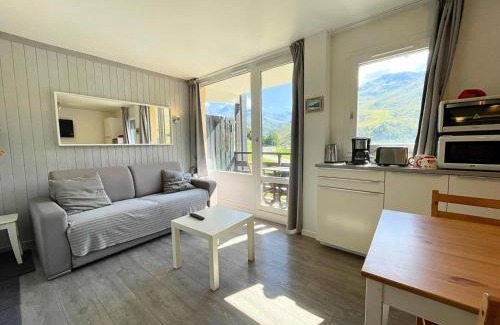 Les Menuires Apartment | Résidence Villaret - Studio cabine avec cuisiné équipée et vue sur les pistes MAE-4194