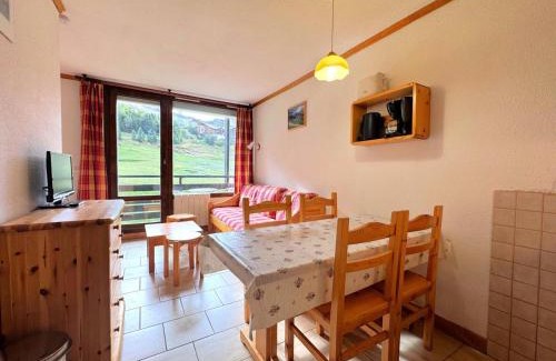 Les Menuires Apartment | Résidence Villaret - Studio cabine 4 personnes avec vue sur les pistes MAE-5014