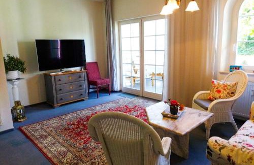 Wischuer Apartment | Rückzugsort für 2 - schönes Appartment mit Terrasse, Wintergarten und Badewanne