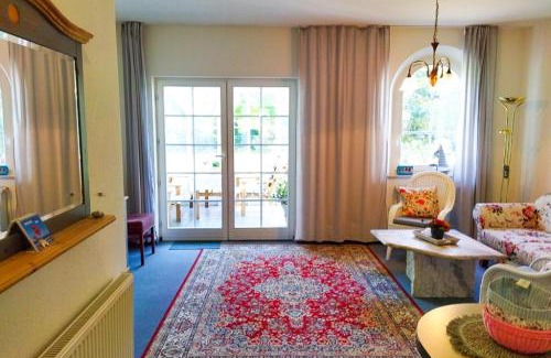Wischuer Apartment | Rückzugsort für 2 - schönes Appartment mit Terrasse, Wintergarten und Badewanne