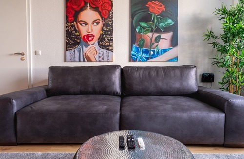 Suedviertel Apartment | RüSuite XL | 2-room apartment | balcony | Netflix