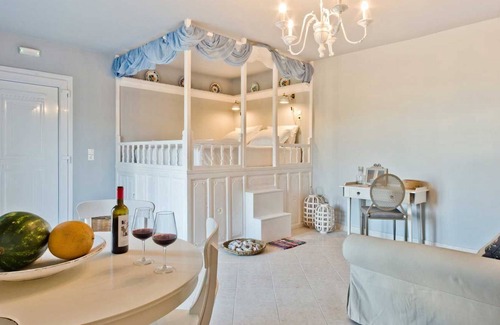 Menetai Villa | R 1225 Theron’s Villa Skinos With Garden View, Private Balcony & Mountain View