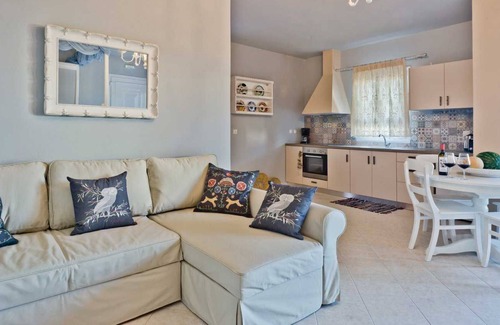 Menetai Villa | R 1225 Theron’s Villa Skinos With Garden View, Private Balcony & Mountain View
