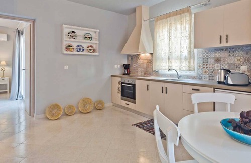 Menetai Villa | R 1225 Theron’s Villa Skinos With Garden View, Private Balcony & Mountain View