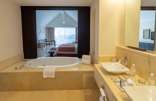 Ejidal Villa | R 1519 Grand Velas Riviera Maya with Picnic Areas ,2 Indoor Pools ,3 Outdoor Pools ,and 4 Spa Tubs