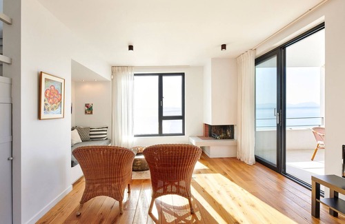 Kitries Villa | R 3037 Villa Everhard WITH Fireplace, Sea view & Soundproof Windows.