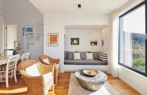 Kitries Villa | R 3037 Villa Everhard WITH Fireplace, Sea view & Soundproof Windows.