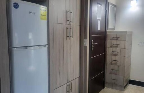 El Cangrejo Apartment | R.504 Hermoso estudio, con cocina y baño privado.