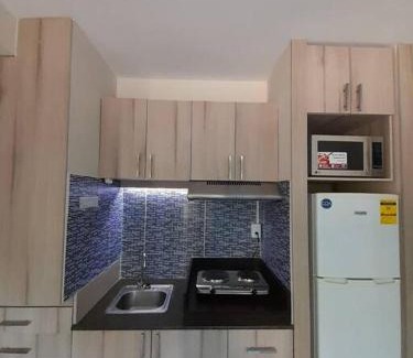 El Cangrejo Apartment | R.504 Hermoso estudio, con cocina y baño privado.