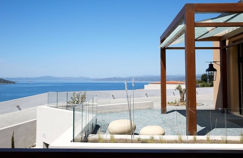 Ouranoupoli Villa | R 845 FREE HALF BOARD Residential 2 Bedroom Pool Villa with Private Garden