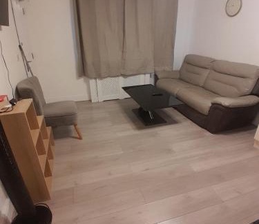 Hillingdon Apartment | R J 2 bedroom apartment
