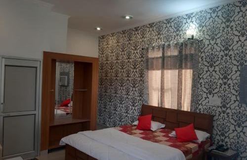 Kalka Hotel | R K Family Resort
